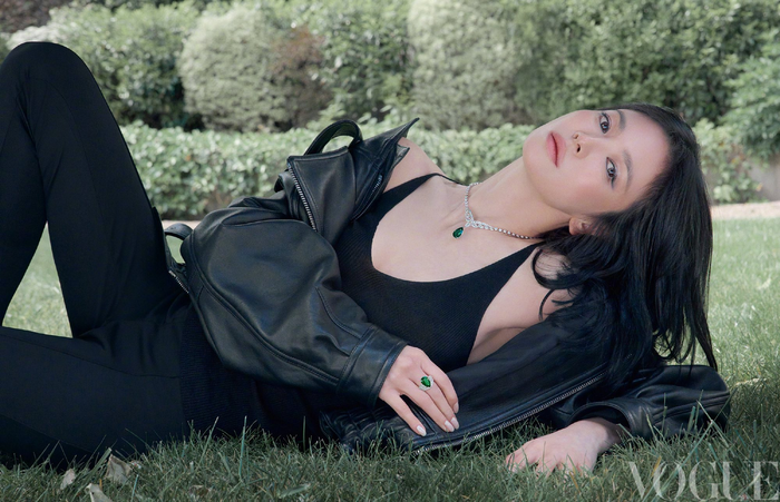 Song Hye Kyo diện váy hở lưng khoe nhan sắc gây sốt Ảnh 5
