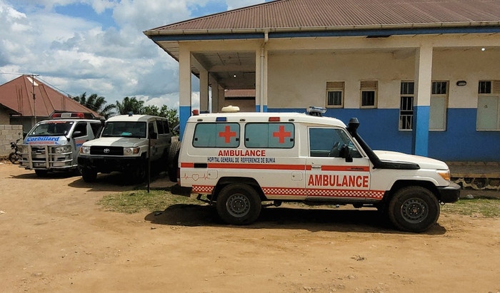 Ngày 16/5/2026, xe cứu thương dừng lại ở bệnh nhân Ebola chủng Bundibugyo ở Bunya, tỉnh Ituri, Cộng hòa Dân chủ Congo. (Reuters)