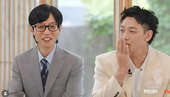 Bi Rain có cuộc trò chuyện thoải mái cùng MC Yoo Jae Suk. (Ảnh từ Chosun)
