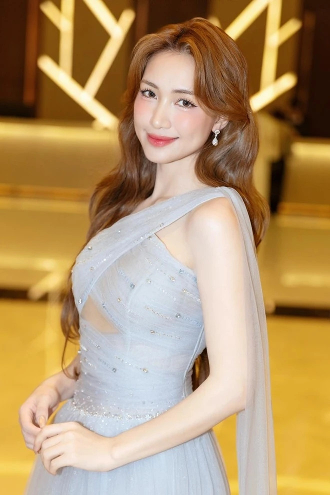 Ca sĩ Hoà Minzy