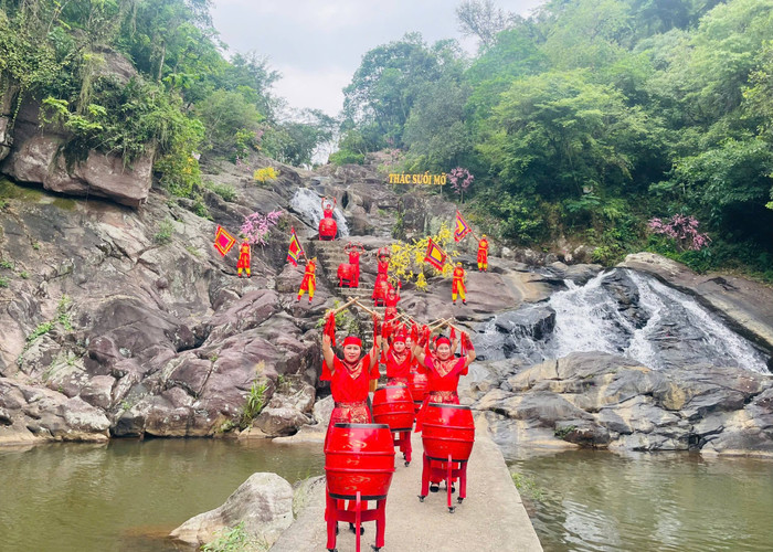 Lễ hội Suối Mỡ.