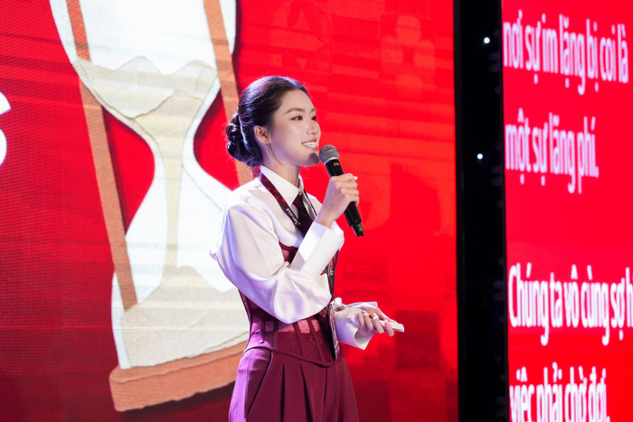 Những lời chia sẻ của Hoa hậu Phan Phương Oanh mang nhiều thông điệp ý nghĩa với các bạn sinh viên.