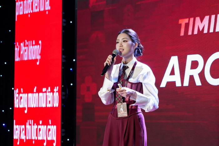 Sự toả sáng của 'nàng hậu' trước hàng ngàn sinh viên.