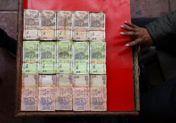 Đồng rupee Ấn Độ chạm mức thấp kỷ lục. Ảnh: Reuters
