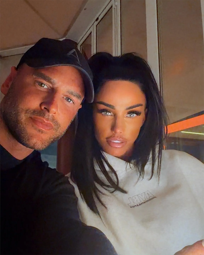 Người mẫu Katie Price và chồng cô - Lee Andrews.