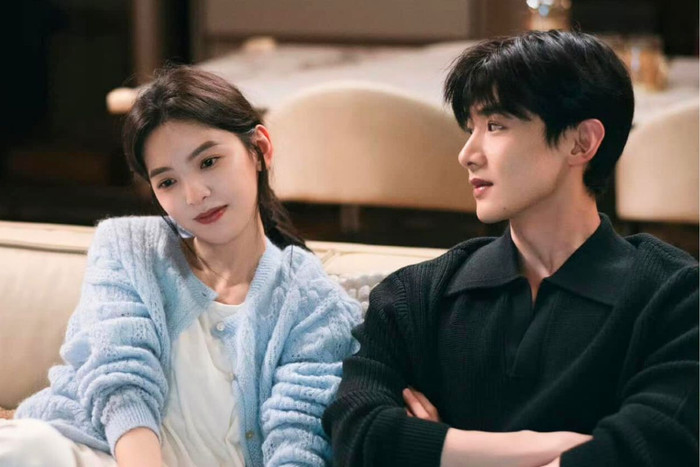 Tang Diên và Ôn Dĩ Phàm từng bỏ lỡ nhau thời cấp ba vì biến cố gia đình cùng những tổn thương trong quá khứ. Sau 9 năm xa cách, định mệnh khiến họ gặp lại tại Trùng Khánh và bất đắc dĩ sống chung dưới một mái nhà. Từ những khoảng cách ban đầu, Tang Diên dần trở thành chỗ dựa giúp Ôn Dĩ Phàm chữa lành những vết thương tâm lý, để rồi cả hai có được cái kết viên mãn sau hành trình dài đầy cảm xúc.