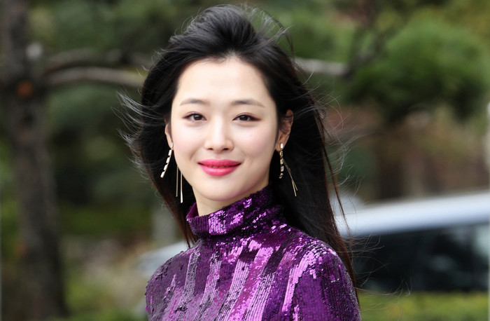 Nữ ca sĩ nghẹn ngào kể lại cuộc gọi cuối với Sulli, người hâm mộ đau lòng Ảnh 3