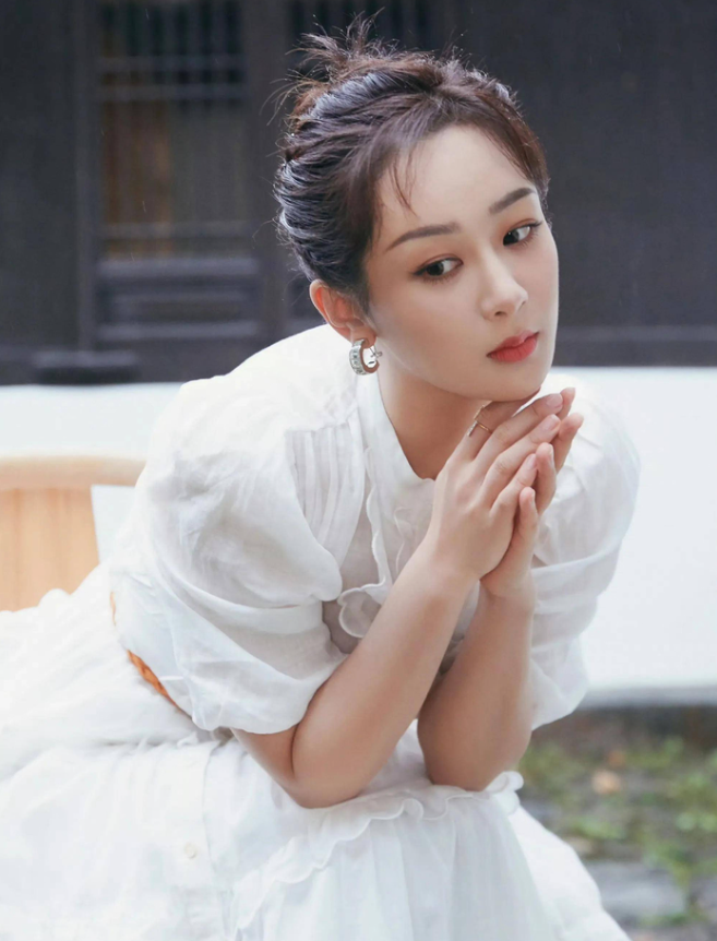Dương Tử tiếp tục trở thành tâm điểm chú ý khi có tới ba tác phẩm lọt đề cử Kim Ưng 2026.
