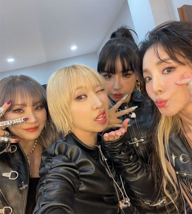 Bức ảnh được Sandara Park chia sẻ nhân dịp kỷ niệm 17 năm debut của 2NE1.