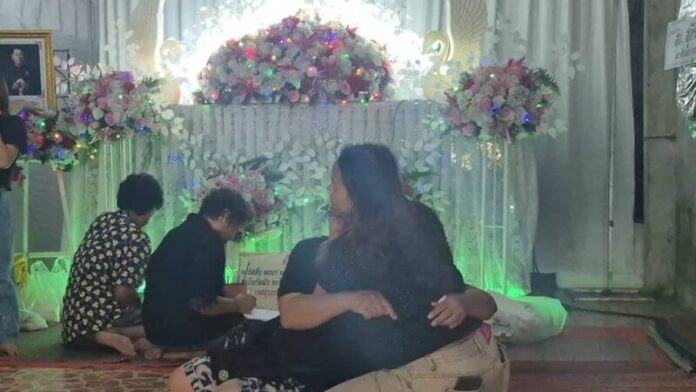 Chồng đi làm đồng giữa cơn mưa lớn, vợ ở nhà gục ngã khi nhận tin dữ Ảnh 2