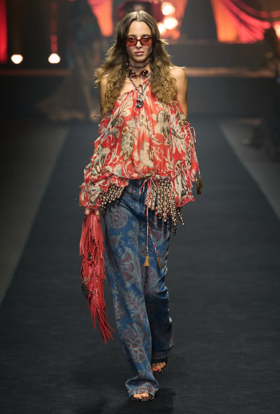 Paisley còn mang đến sự vui tươi và rực rỡ rất phù hợp với không khí mùa hè. Ảnh:&nbsp;Etro