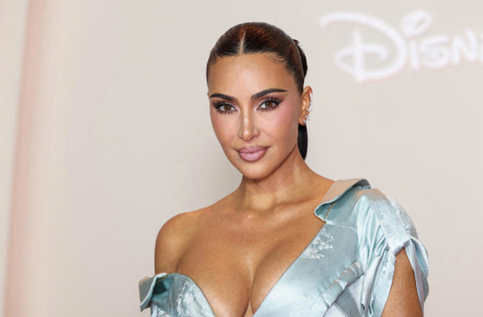 Người mẫu Kim Kardashian vướng ồn ào liên quan đến pháp lý.