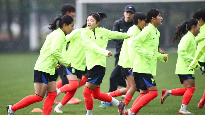 Lượt trận mở màn bảng C giải U17 nữ châu Á 2026 hứa hẹn sẽ sớm định hình cục diện, khi các ứng viên mạnh đều đặt mục tiêu giành trọn 3 điểm để chiếm lợi thế trong cuộc đua vào vòng knock-out. Ảnh: AFC