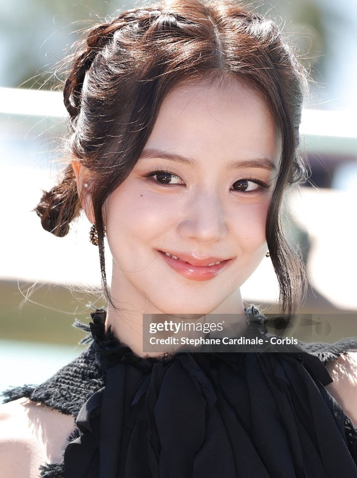 Jisoo còn đăng tải cả những bức ảnh từ Getty Images - vốn được mệnh danh là “nỗi ám ảnh” của nhiều nghệ sĩ.