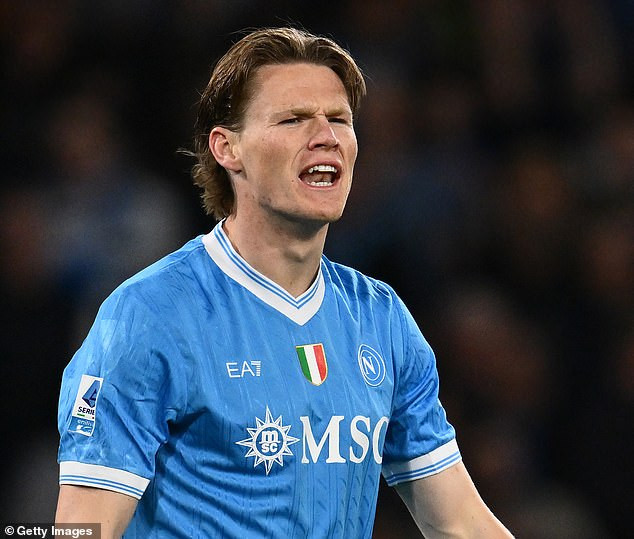 Cựu tiền vệ AS Roma, Radja Nainggolan, đã gây chú ý khi công khai chỉ trích Scott McTominay, cho rằng cầu thủ người Scotland chỉ ở mức “trung bình”, bất chấp phong độ ấn tượng tại Napoli. Ảnh: Getty