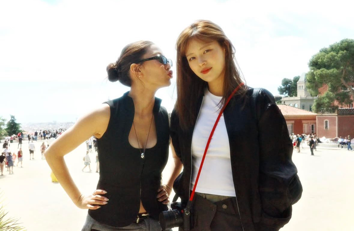 Jeongyeon (TWICE) khoe nhan sắc thăng hạng cùng tình bạn bền chặt với Jihyo.