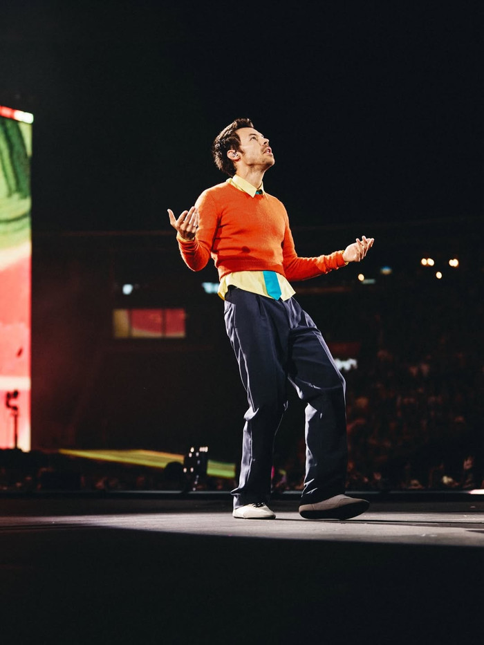 Harry Styles và đêm diễn thắp lên hy vọng giữa thời đại bất an Ảnh 5