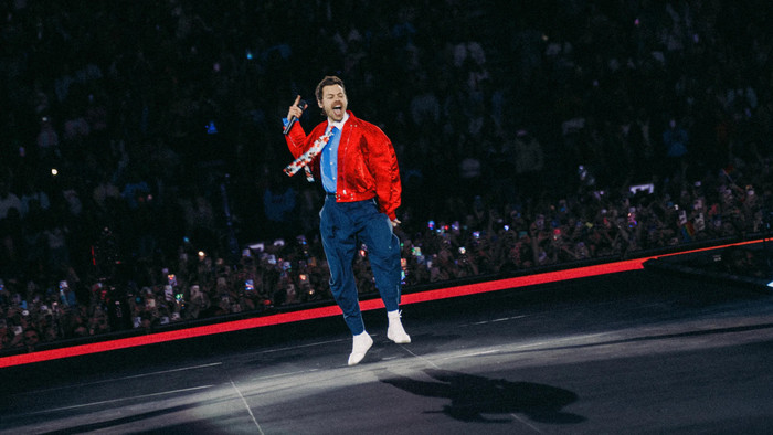 Harry Styles và đêm diễn thắp lên hy vọng giữa thời đại bất an Ảnh 4