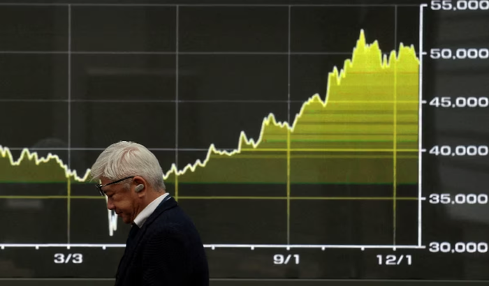 Thị trường chứng khoán châu Á tiếp tục chìm trong sắc đỏ trong phiên giao dịch ngày 20/5 (Ảnh: Reuters).