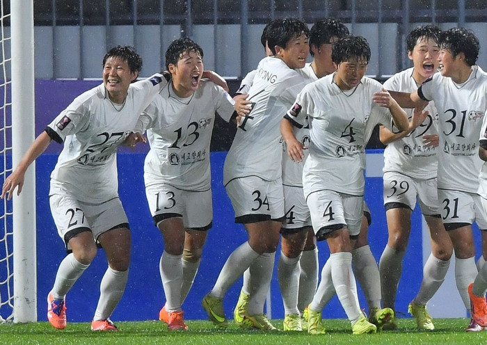 Naegohyang FC của CHDCND Triều Tiên đã tạo nên màn ngược dòng đầy cảm xúc khi đánh bại Suwon FC với tỷ số 2-1 ở bán kết AFC Women’s Champions League 2025/26. Ảnh: AFC