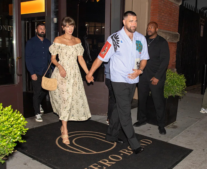 Trước khi tới Hy Lạp dự đám cưới bạn thân, Taylor Swift và Travis Kelce được cho là đã có chuyến nghỉ dưỡng đáng nhớ tại London.&nbsp;