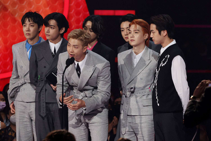 BTS trở lại AMAs 2026, hướng tới lần thứ hai giành giải 'Nghệ sĩ của năm' Ảnh 2