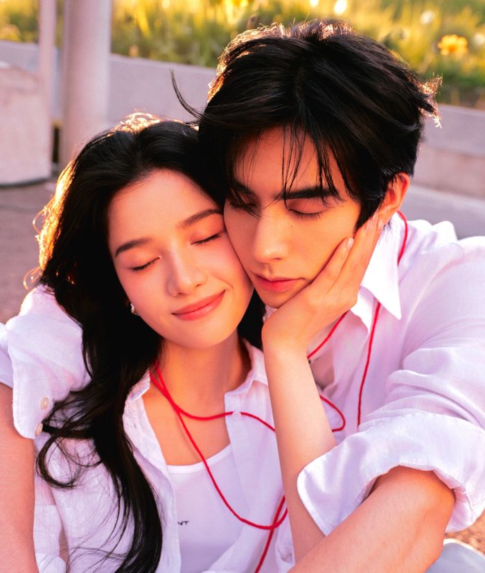 Được biết, Trương Tịnh Nghi và Tống Uy Long hiện cùng tham gia dự án Chó Hoang Và Xương.