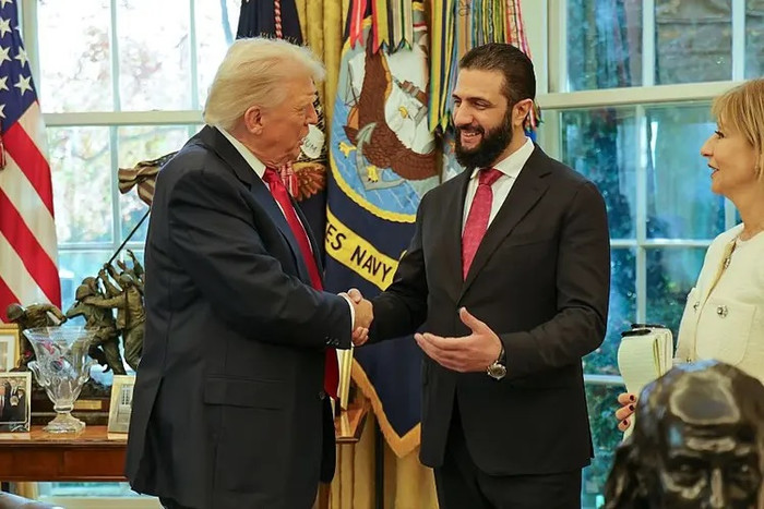 Tổng thống Mỹ Donald Trump gặp Tổng thống Syria Ahmed al-Sharaa tại Nhà Trắng ở Washington, DC vào ngày 10 tháng 11 năm 2025. (Ảnh: Phủ Tổng thống Syria/Anadolu qua Getty Images)
