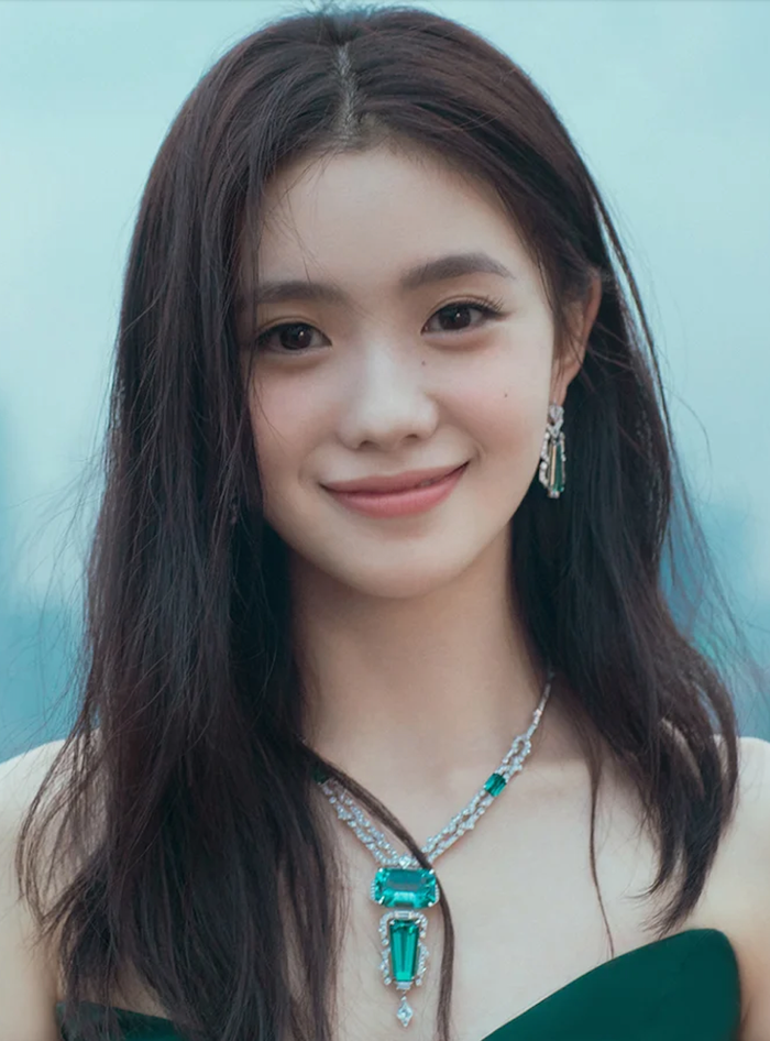 Lưu Hạo Tồn ghi dấu ấn với vai Ức Tần Nga trong Chủ Giác, nhân vật trải qua nhiều biến cố để vươn lên thành danh ca nổi tiếng của nghệ thuật kịch Tần Khang. Những phân đoạn biểu diễn sân khấu và khả năng nhập vai giàu cảm xúc giúp nữ diễn viên nhận nhiều lời khen từ khán giả.