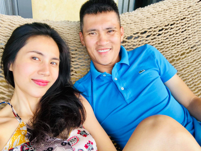 Sau gần 20 năm bên nhau, ca sĩ Thủy Tiên và Công Vinh cho thấy điều quý nhất của hạnh phúc là sự đồng hành. Ảnh: FBNV