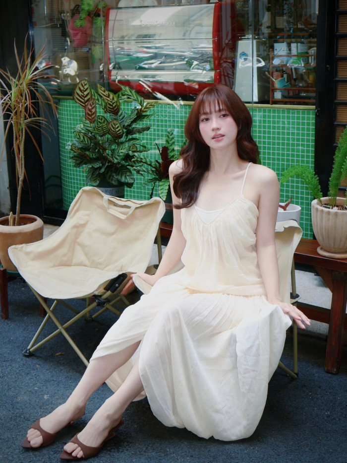 Trong loạt hình lần này, Phương Anh Đào xuất hiện với phong cách nhẹ nhàng, trong trẻo và giàu chất nữ tính (Ảnh:FBNV).&nbsp;