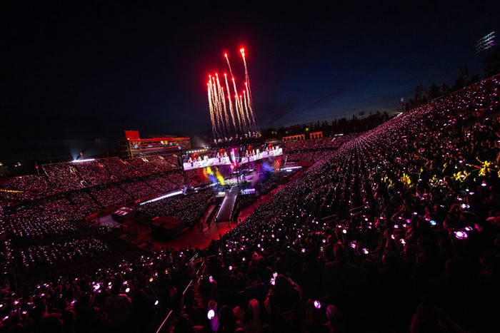 BTS đạt cột mốc mà trước đó chỉ Coldplay từng làm được tại sân vận động hơn 100 năm tuổi Ảnh 3
