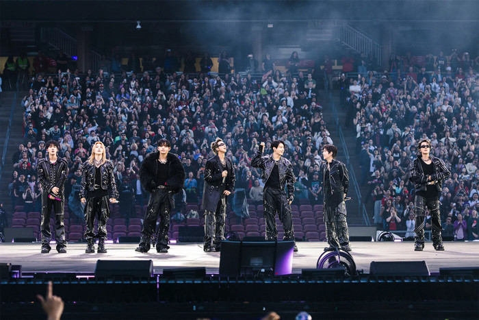 BTS đạt cột mốc mà trước đó chỉ Coldplay từng làm được tại sân vận động hơn 100 năm tuổi Ảnh 2
