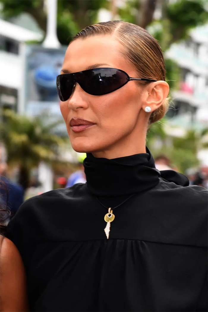 Bella Hadid mang biểu tượng gắn với lịch sử quê hương lên Cannes 2026.