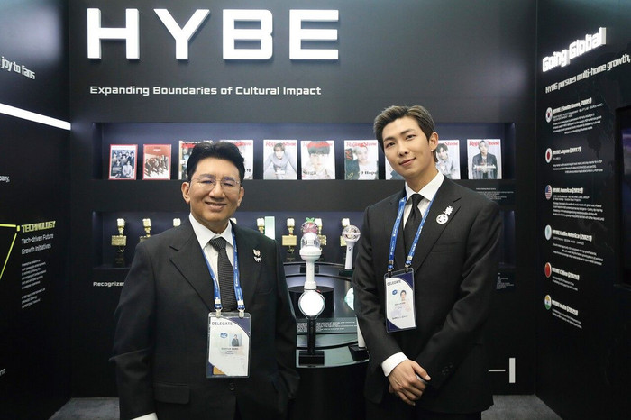 Bang Si Hyuk và RM (BTS)&nbsp;