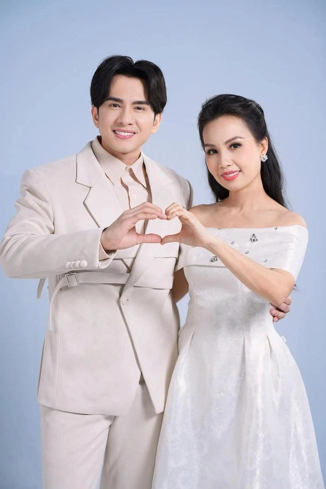 Cẩm Ly và Đan Trường được nhiều khán giả yêu mến hơn 30 năm qua.