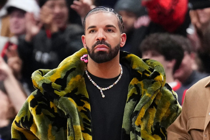 Drake 'phá đảo' bảng xếp hạng Anh với kỷ lục chưa từng có trong lịch sử Ảnh 2