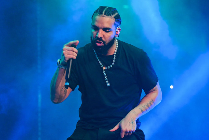Drake 'phá đảo' bảng xếp hạng Anh với kỷ lục chưa từng có trong lịch sử Ảnh 1