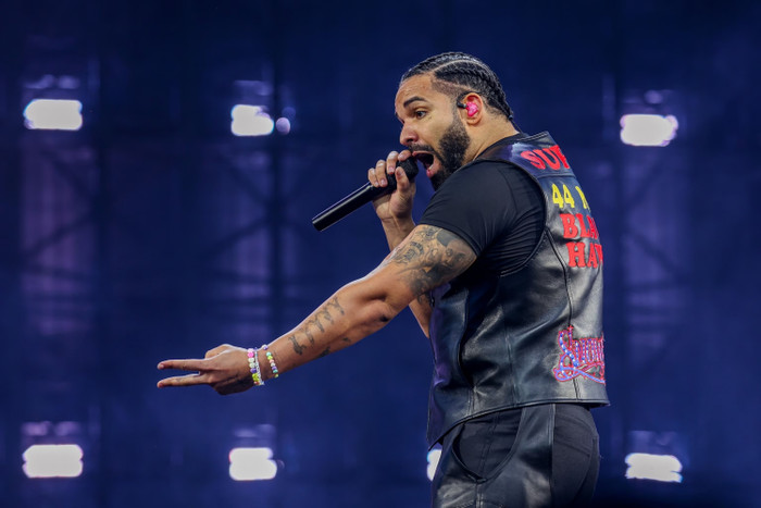 Drake 'phá đảo' bảng xếp hạng Anh với kỷ lục chưa từng có trong lịch sử Ảnh 4