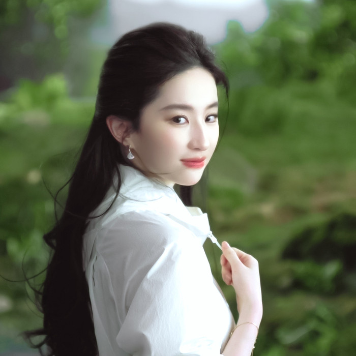 Con số hơn 785 ngày không vào đoàn phim của Lưu Diệc Phi gây chú ý trên Weibo.