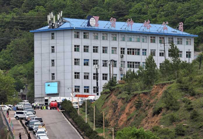 Lực lượng cứu hộ làm việc tại hiện trường sau vụ nổ khí gas tại mỏ than Liushenyu ở huyện Qinyuan, tỉnh Sơn Tây, Trung Quốc, ngày 23 tháng 5 năm 2026. Ảnh: China Daily qua Reuters.