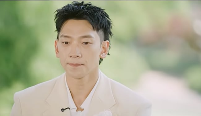 Trong khi Bi Rain cũng vừa có màn comeback sau khoảng 4 năm vắng bóng.