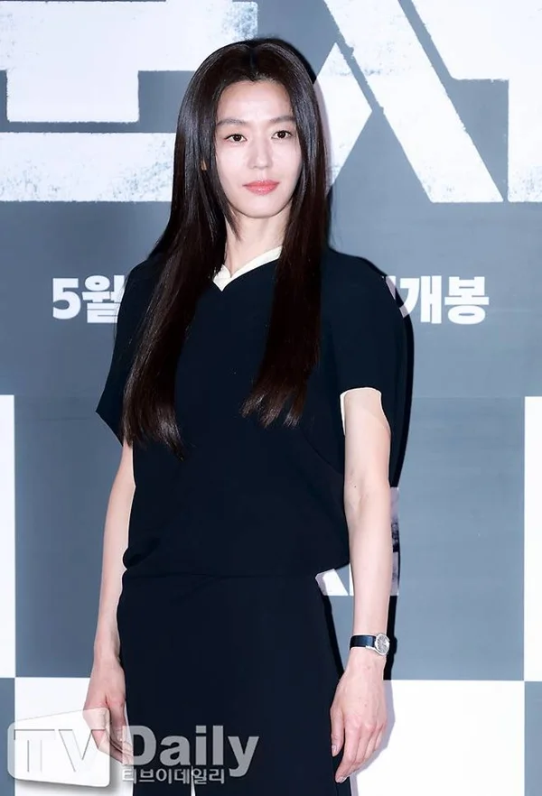 Nhiều khán giả cảm thấy khó có thể tin về nhan sắc trẻ trung của Jun Ji Hyun ở tuổi 45. Ảnh: TVDaily