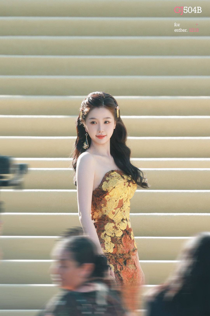 Ngu Thư Hân được công chúng yêu mến nhờ nhan sắc trẻ trung, tính cách thân thiện. Ảnh: Fansite
