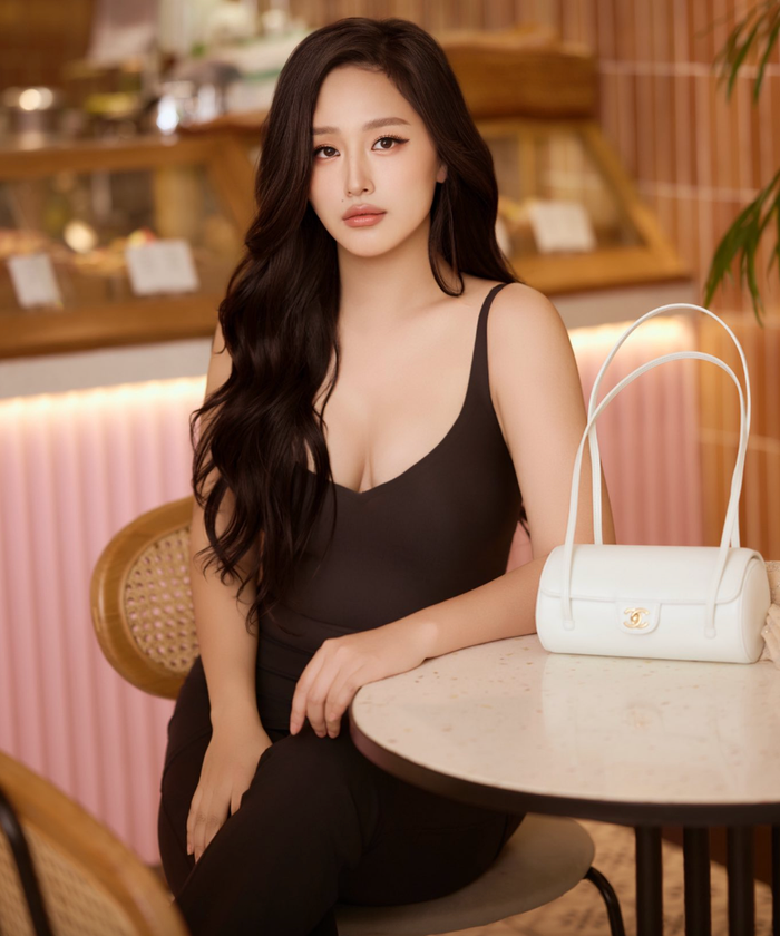 Mai Phương Thúy tự tin khoe sắc vóc quyến rũ trong loạt hình mới nhất. Ảnh: FBNV