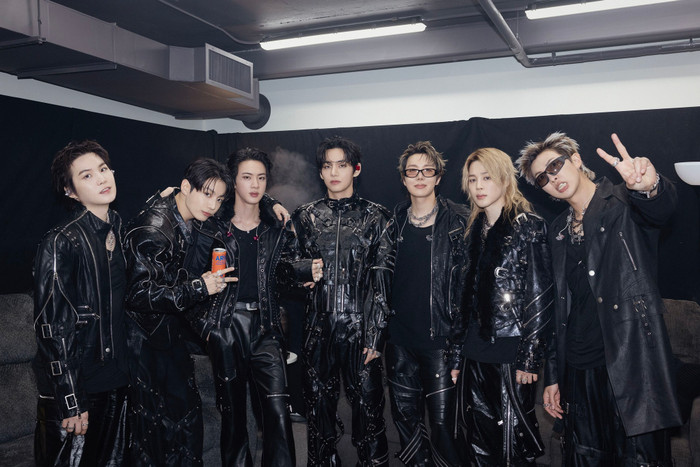 BTS diễn 8 đêm world tour, thu về số tiền khổng lồ khiến ai cũng 'choáng' Ảnh 1