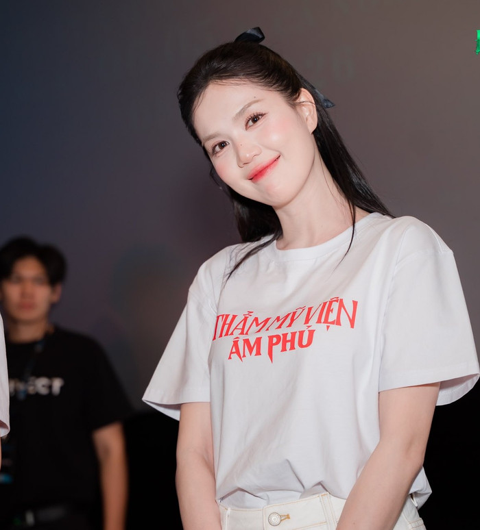 Phim Thẩm Mỹ Viện Âm Phủ do Ngọc Trinh đóng chính hiện có doanh thu khiêm tốn so với nhiều phim ra rạp cùng thời điểm.
