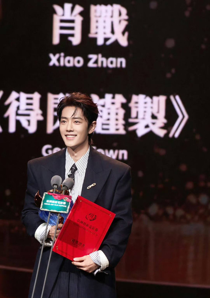 Giữa nhiều cái tên đang chững lại hoặc tìm lại phong độ, Tiêu Chiến vẫn là gương mặt nổi bật nhất hiện tại.