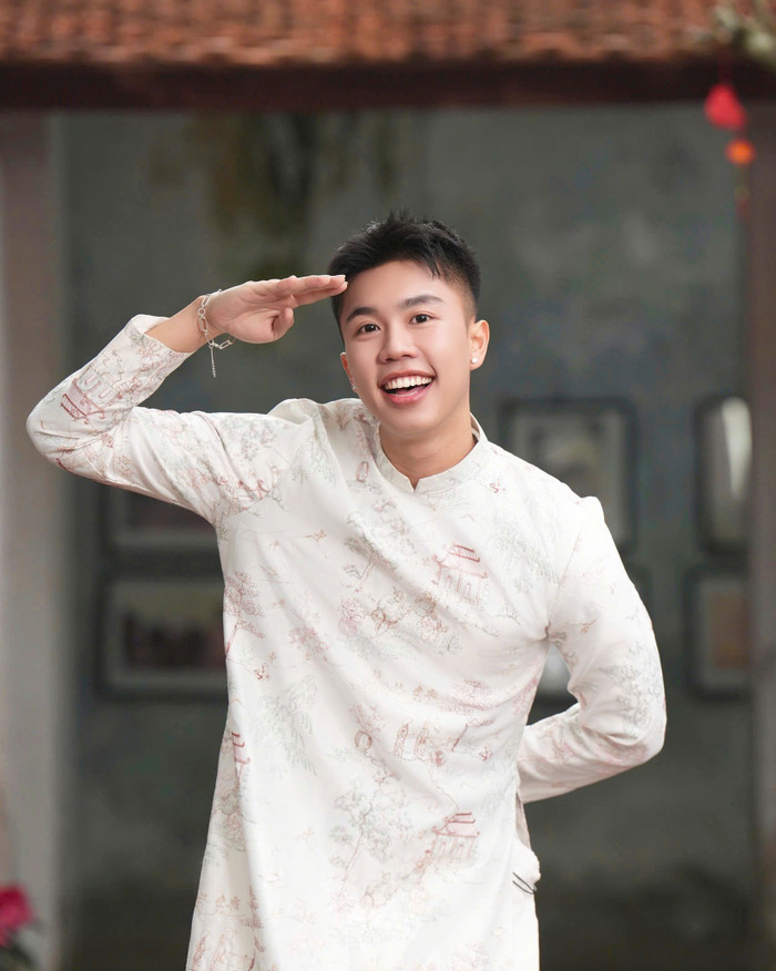 Khán giả đánh giá cao việc Long Vũ không dựa vào danh tiếng của mẹ mà tự đi casting và chấp nhận đóng vai nhỏ.