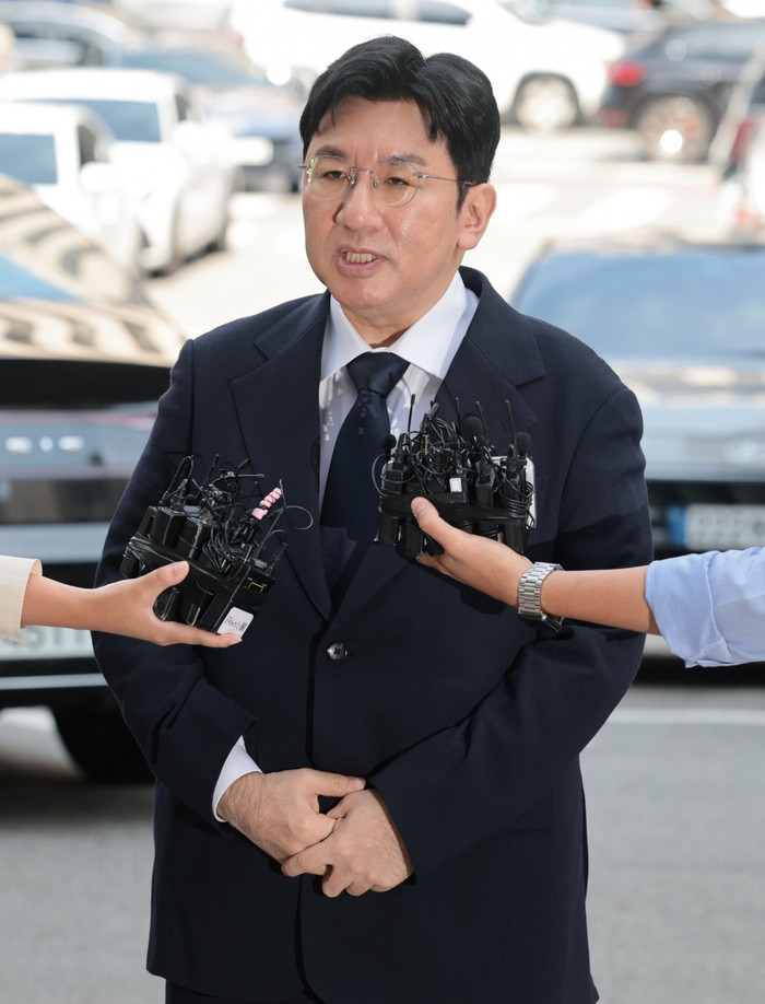Bang Si Hyuk tặng khối tài sản khổng lồ cho HYBE giữa lúc bị điều tra Ảnh 1